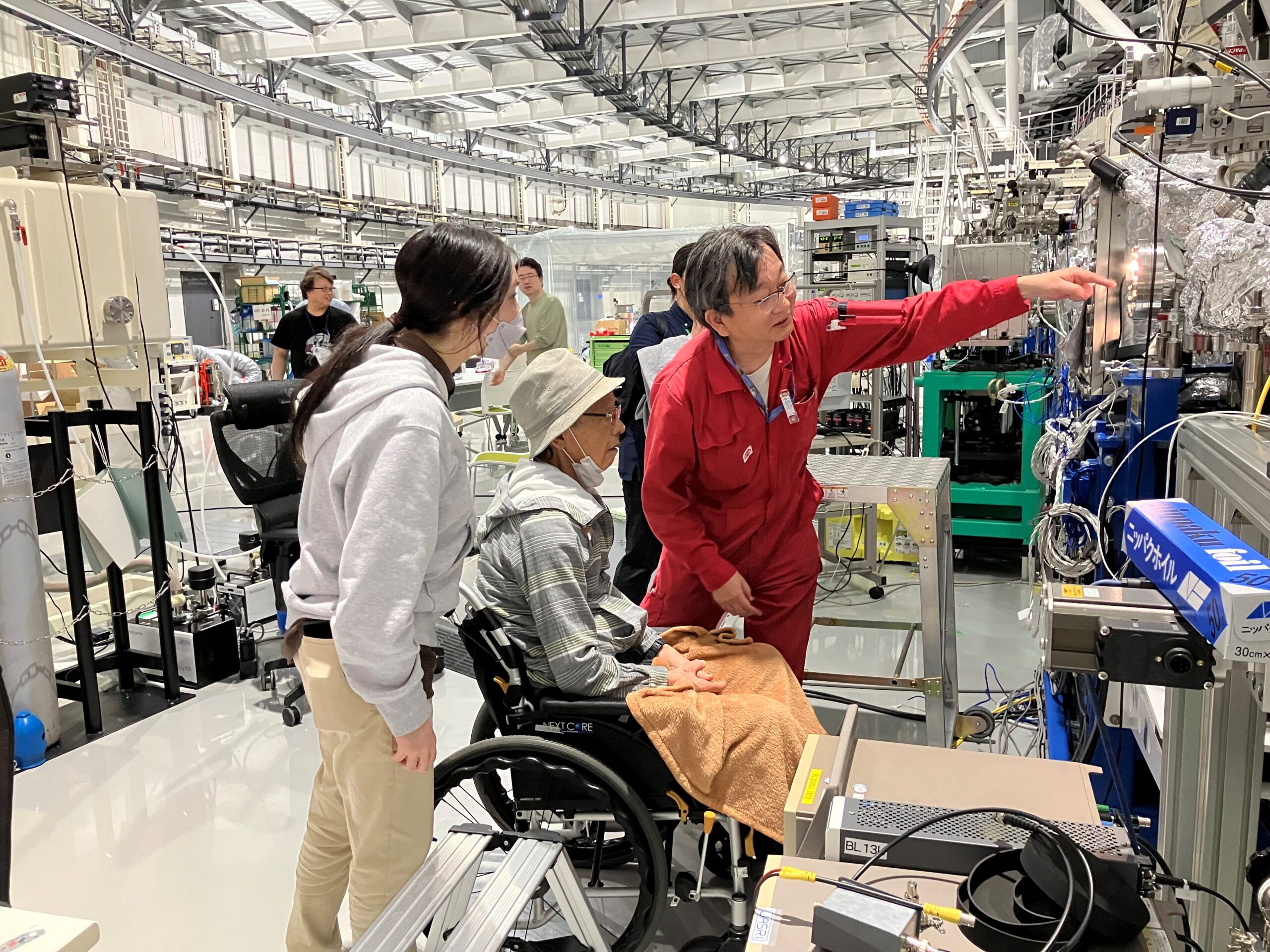 難波孝夫先生のご視察 - NanoTerasu | 3 GeV Synchrotron Radiation